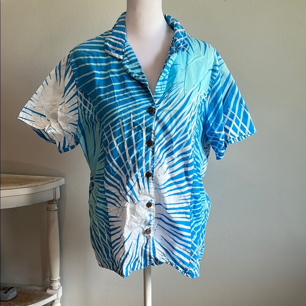 [Caribelle Batik] Blue and White Button Down Shirt - Size Medium